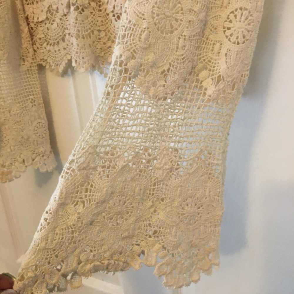 Staring at stars ivory lace/crochet top - Picture 2 of 2
